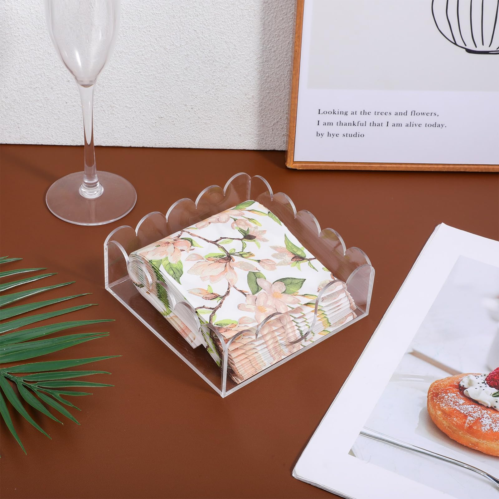 Acrylic Napkin Holder for Cocktails, Napkin Holder, Clear Scalloped Tray and Dispenser Organizes Flat Paper Towels and Disposable Napkins for Weddings, Hotels, Kitchen, Bathroom, Parties